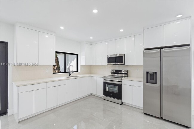 Building Photo - 4800 SW 61st Ave