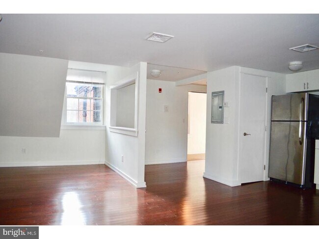 Building Photo - 1300 Spruce St