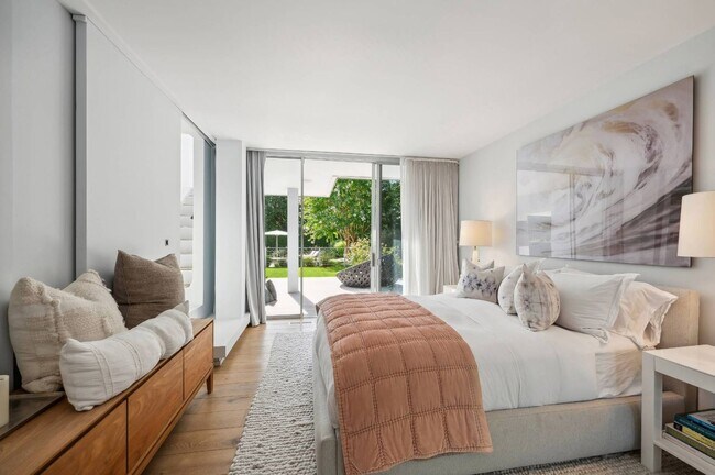 Building Photo - 8 Heller Ln