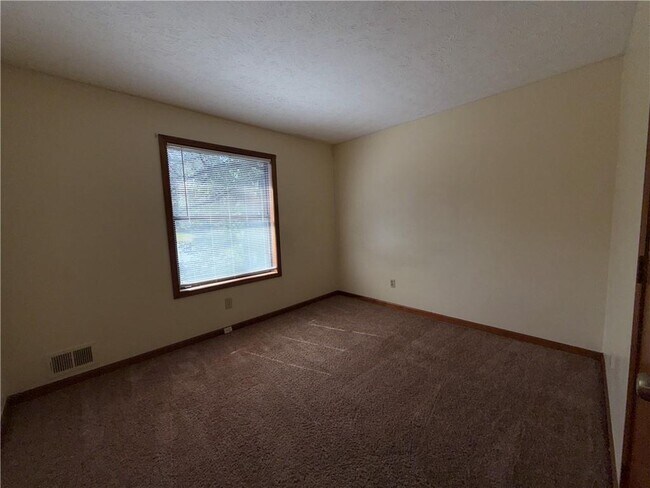 Building Photo - 4069 Shady Dr NW