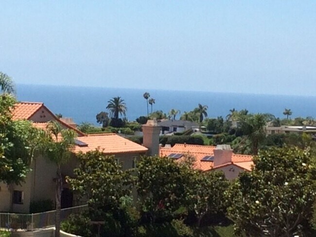 Building Photo - Beautiful 3 Bedroom/2.5 bath  detached hom...