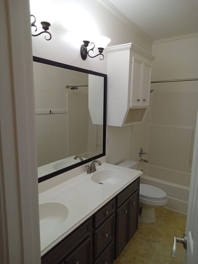 Building Photo - South Bossier Beauty!