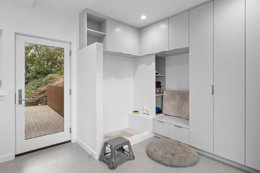 Building Photo - 2831 NW Cornell Rd