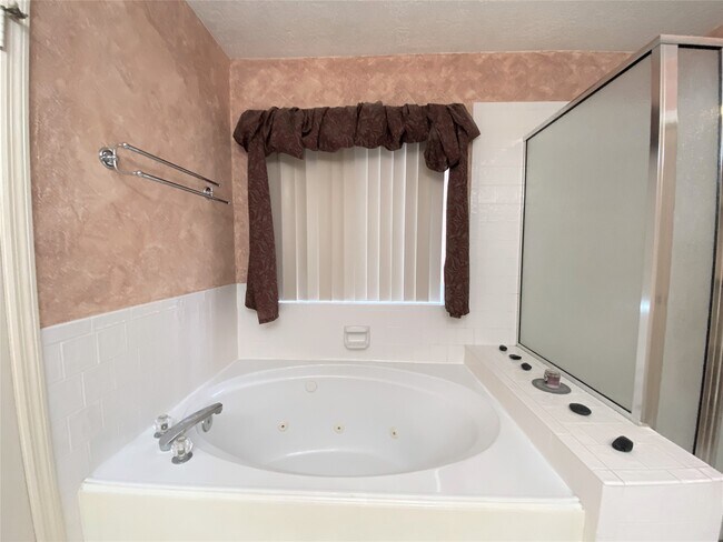 Building Photo - 6918 Springcrest Ct