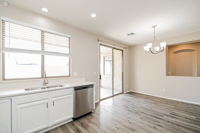 Building Photo - 831 S Nielson Ct