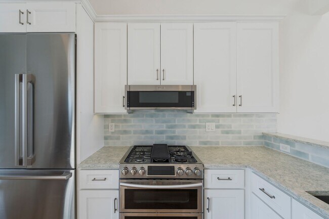 Building Photo - Beautiful Hermosa Beach Townhome Rental!