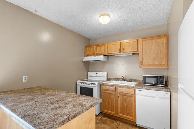 Building Photo - 715 ManApart