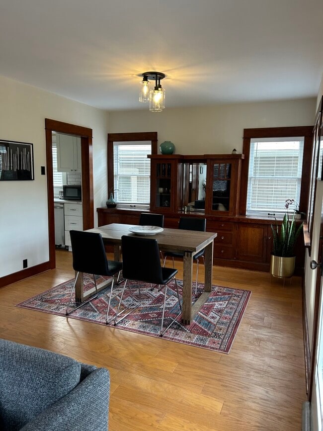 Building Photo - 532 Molino Ave