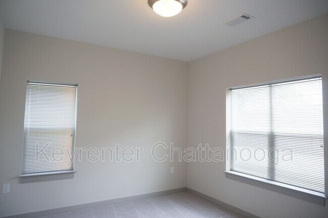 Building Photo - 782 Riverfront Pkwy