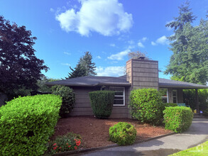 Building Photo - 6507 Lake Grove St SW