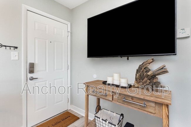 Building Photo - 909 Pacific Ave