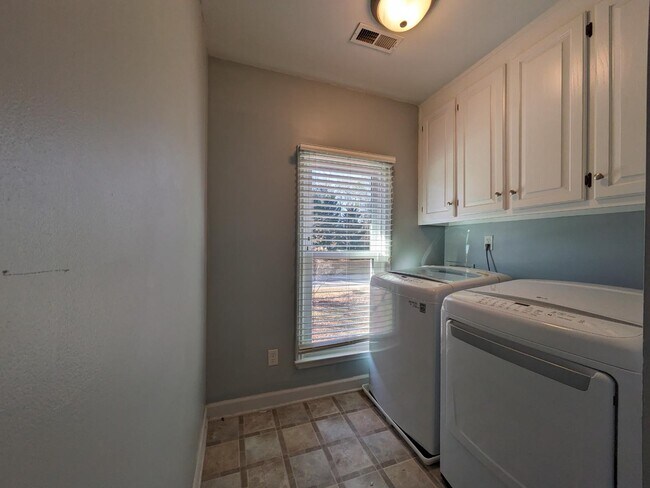 Building Photo - 417 Nichols Farm Dr