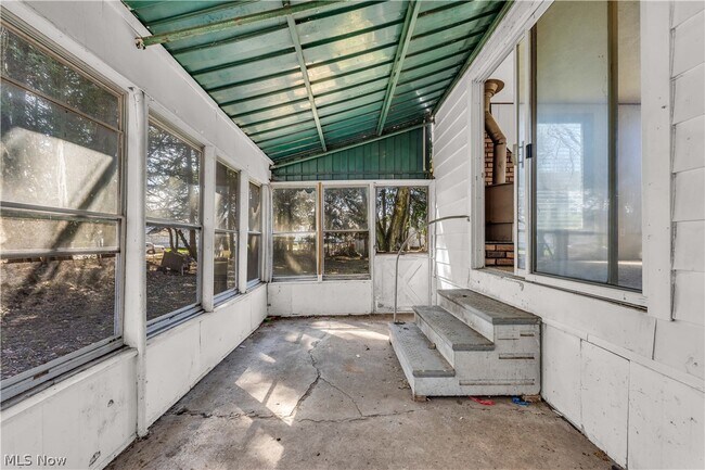 Building Photo - 2150 Glenridge Rd