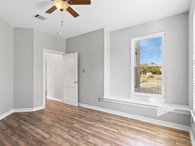 Building Photo - 1005 Overlook Bend