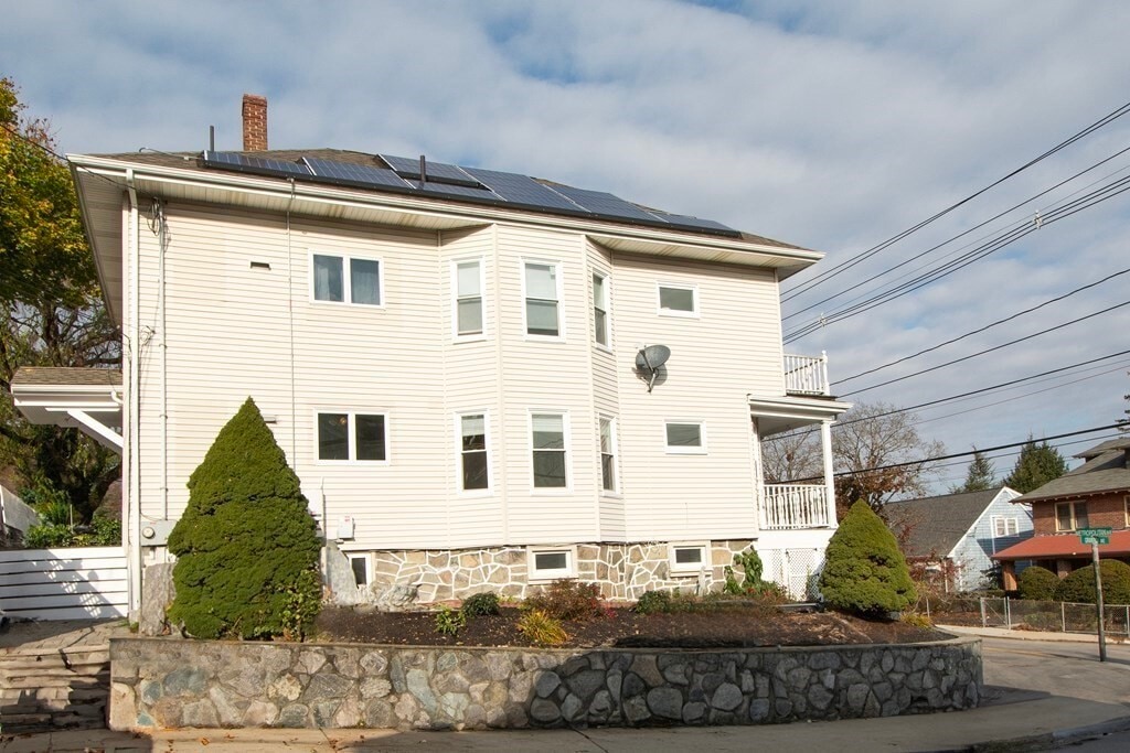 Building Photo - 181 Metropolitan Ave