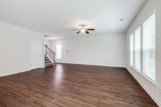 Building Photo - 4 bed, 2.5 bathroom spacious home in Pooler!