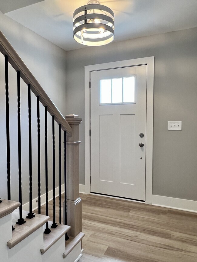 Building Photo - 710 Hollie Way