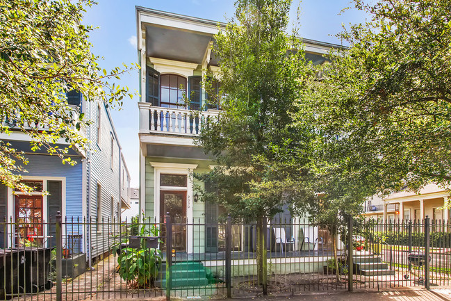 Primary Photo - 2026 Baronne St