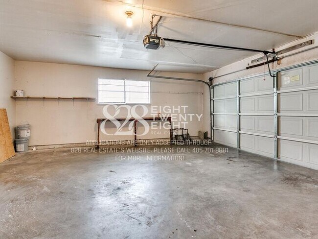 Building Photo - Midwest City 3 Bed/2 Bath House with Attached Two-Car Garage!