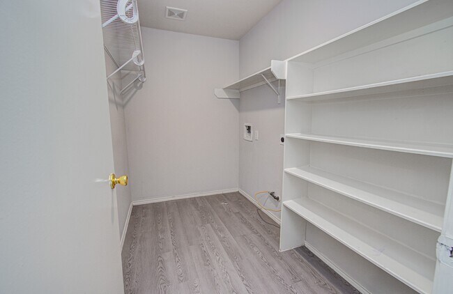 Building Photo - 16126 Coleburn Dr
