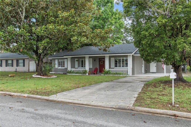 Building Photo - 1653 Peruvian Ln