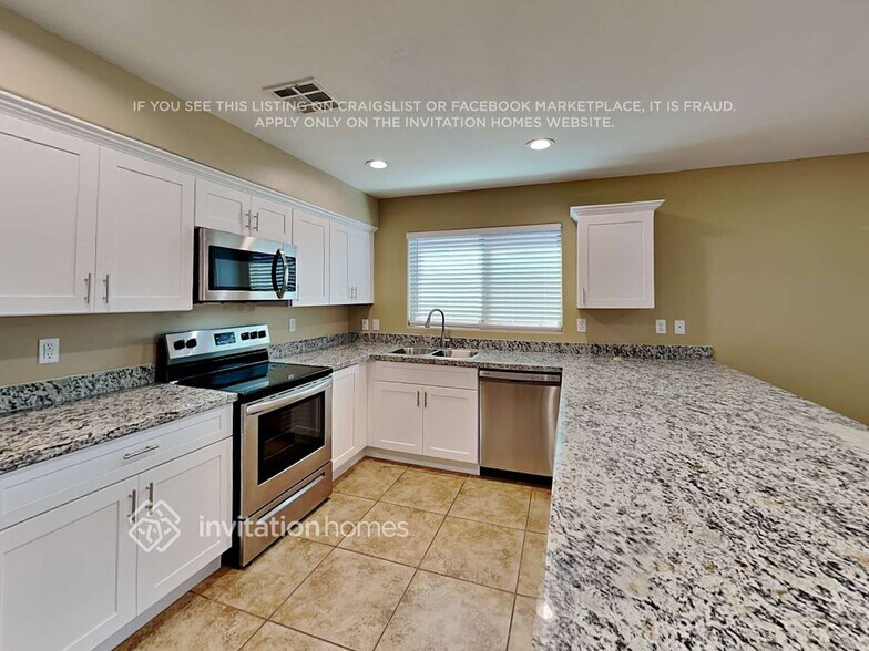 Building Photo - 5418 W Pleasant Ln
