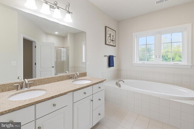 Building Photo - 21234 Park Grove Terrace