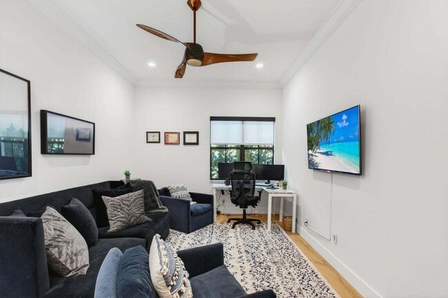 Building Photo - 17662 Cadena Dr