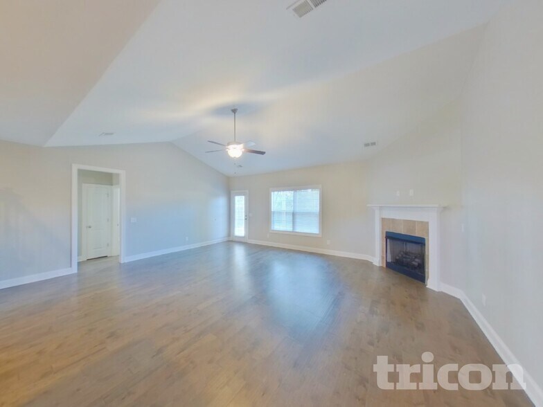 Building Photo - 5105 Cloverhill Dr