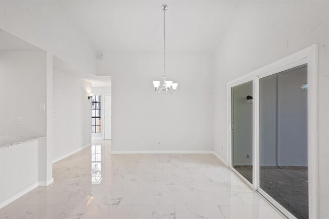 Building Photo - 2215 Overbrook Dr