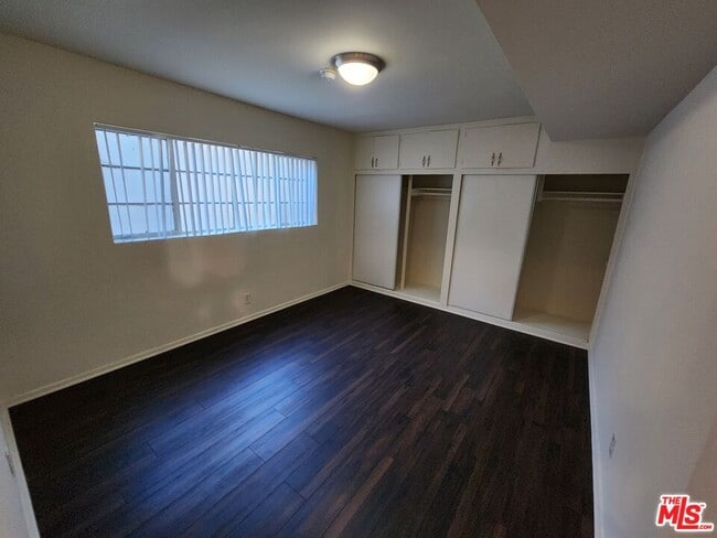 Building Photo - 1013 N San Vicente Blvd