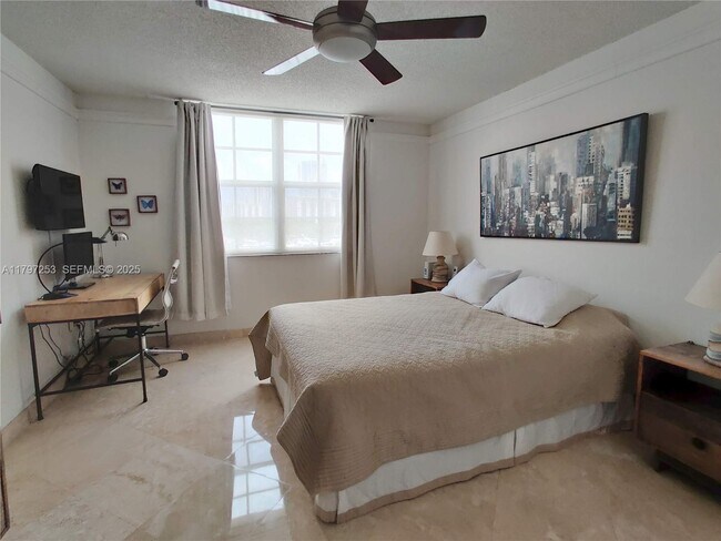 Building Photo - 19877 E Country Club Dr