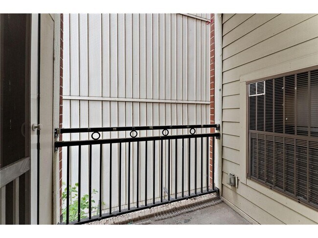 Building Photo - 270 4th St E