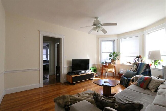 Building Photo - 13 Ellery St