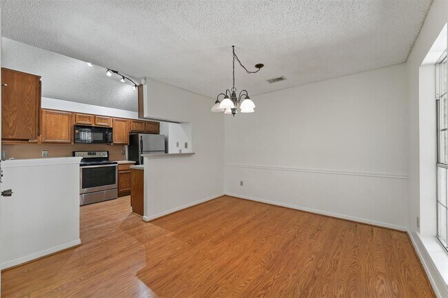 Building Photo - 32 N Pathfinders Cir