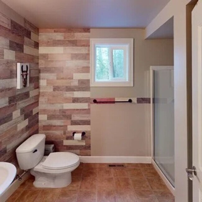 Building Photo - This Shy Creek Neighborhood 4 bed, 3 bath home has abundant space with a functional layout.