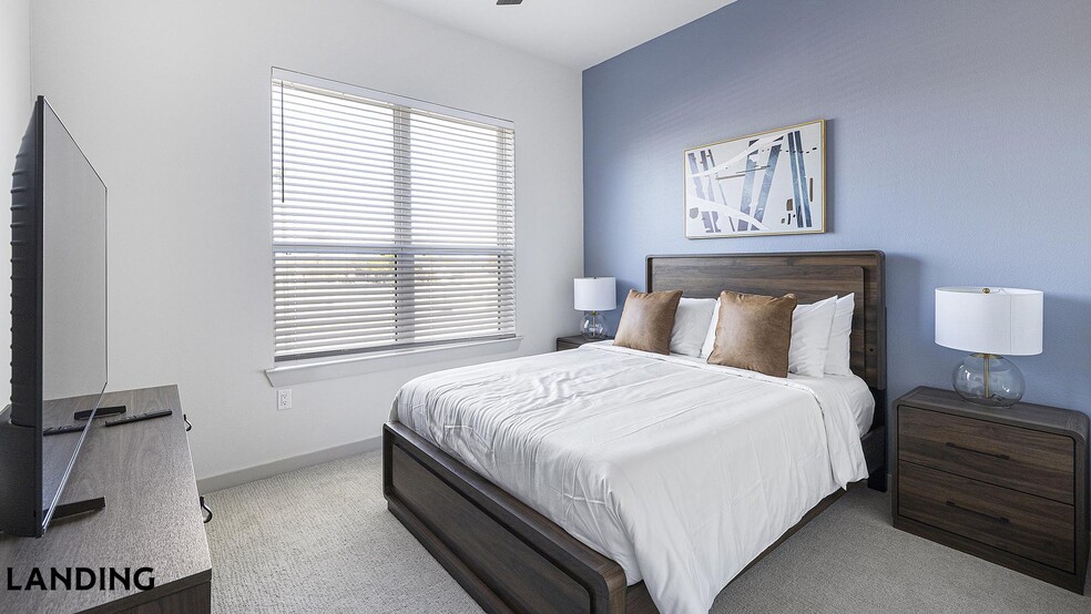 Building Photo - 1345 E 15th St