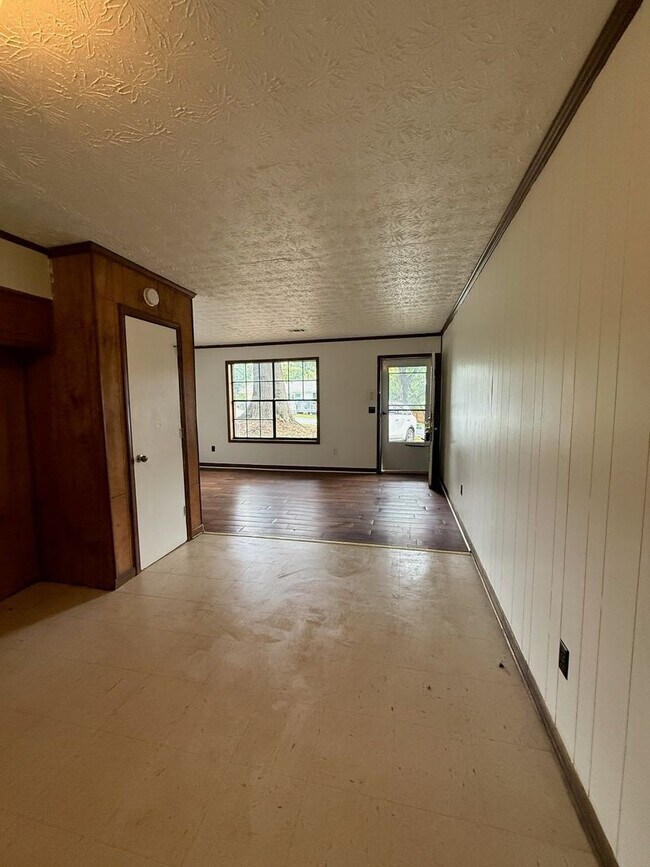 Building Photo - 5136-5136 Hackett St NE