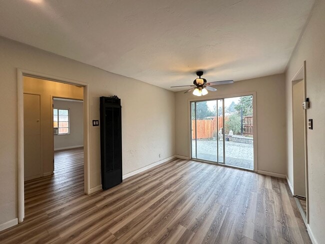 Building Photo - Corner Lot!