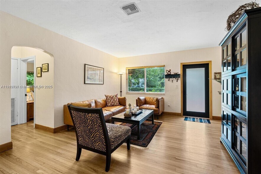 Building Photo - 2431 Overbrook St