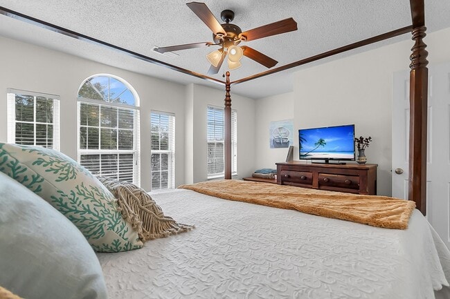 Building Photo - Beautiful 3-Bedroom Home in the Heart of Charleston!