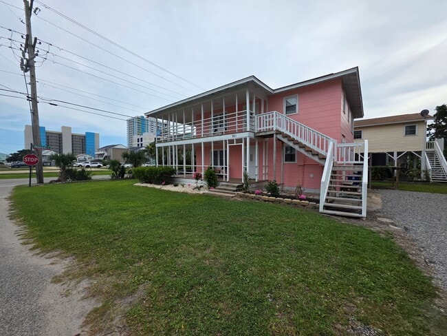 Building Photo - Pink Flamingo #1