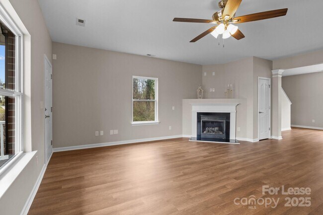 Building Photo - 302 Flanders Dr