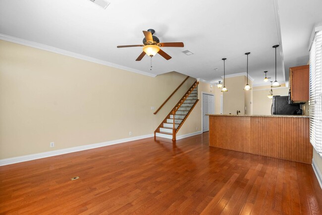 Building Photo - 2 Bedroom 2 1/2 Bath Dog Friendly Condo Fo...