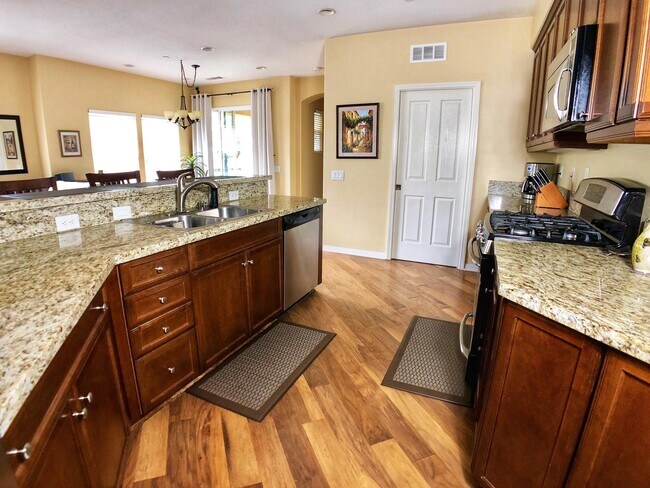 Large Kitchen - 15213 Linden Way