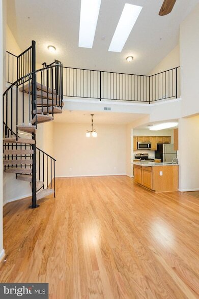 Building Photo - 2013 Warners Terrace S