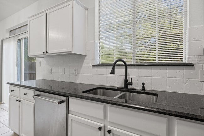 Building Photo - 4501 Whispering Valley Dr