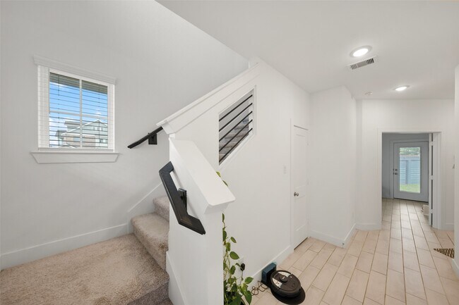 Building Photo - 18814 River Overlook Ct