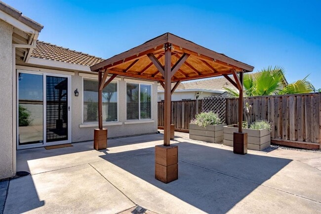 Building Photo - Adorable 3 bedroom 2 bath home