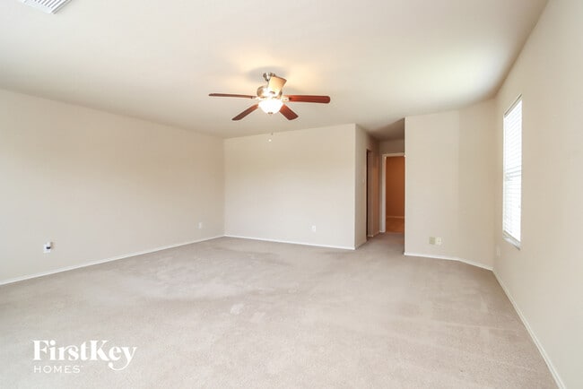 Building Photo - 8443 Broadleaf Ave